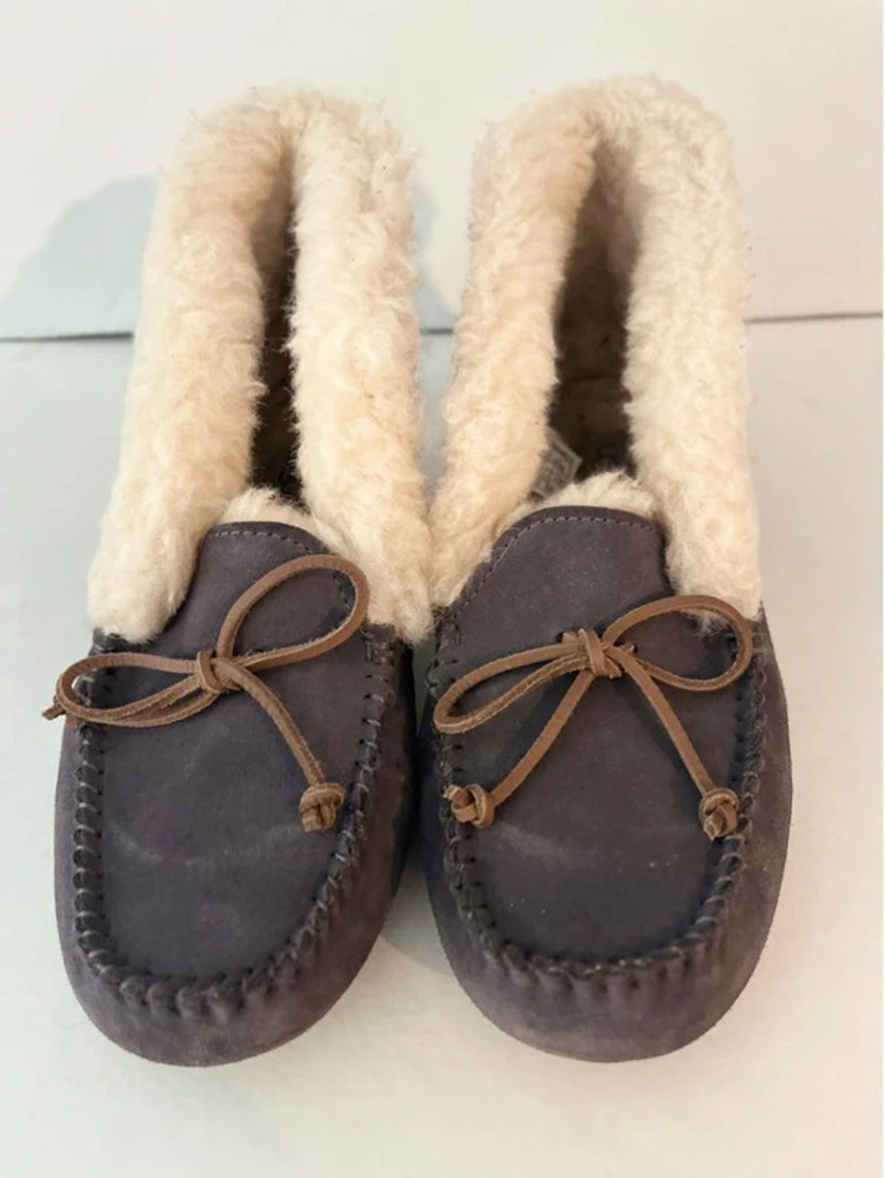 Ugg Women's Warm Slippers Sheepskin Comfort Shoes SN1112278 Size 7 Grey